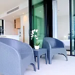 The Luxe At Queen Street River View